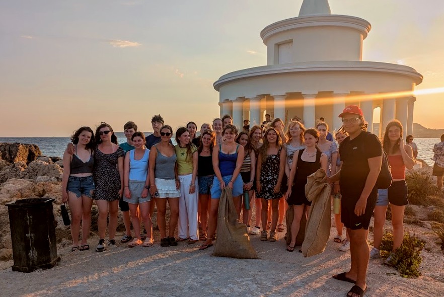 Top volunteer trips abroad for 17 year olds