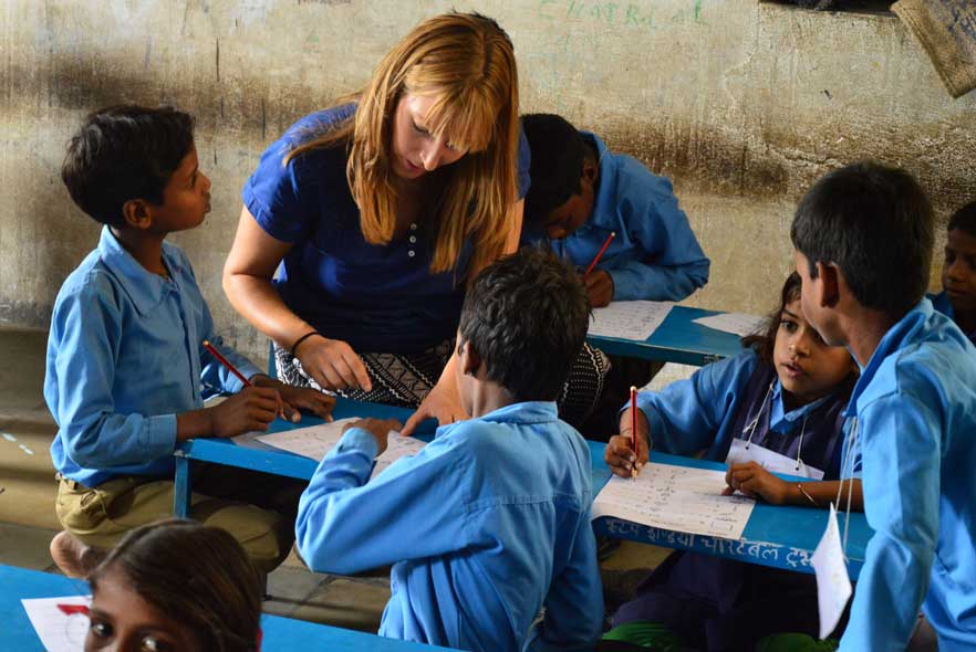 Lady volunteer teaching 