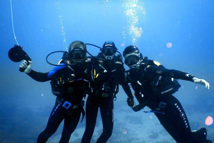 Three volunteer divers in Sodwana Bay
