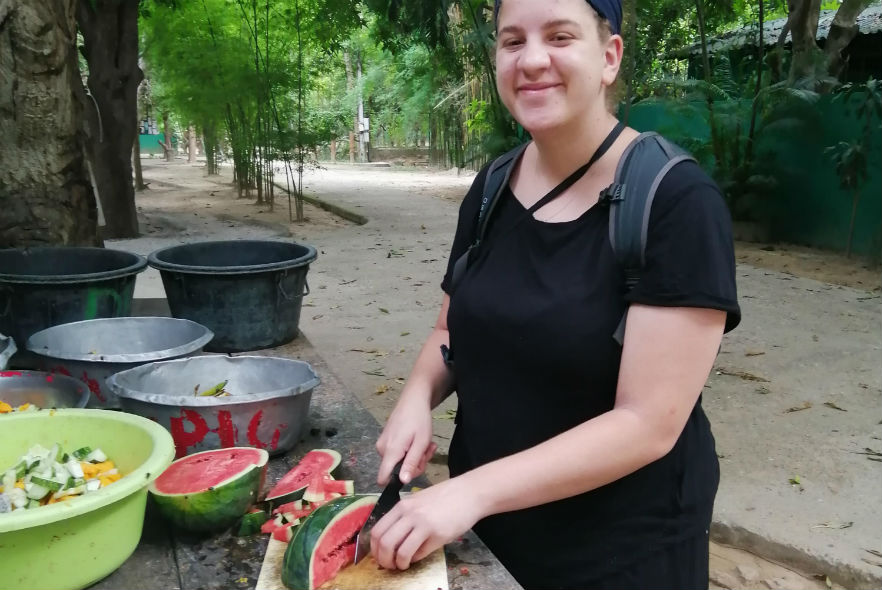 Volunteer cutting watermelon 