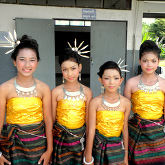 Students in traditional thai dresses