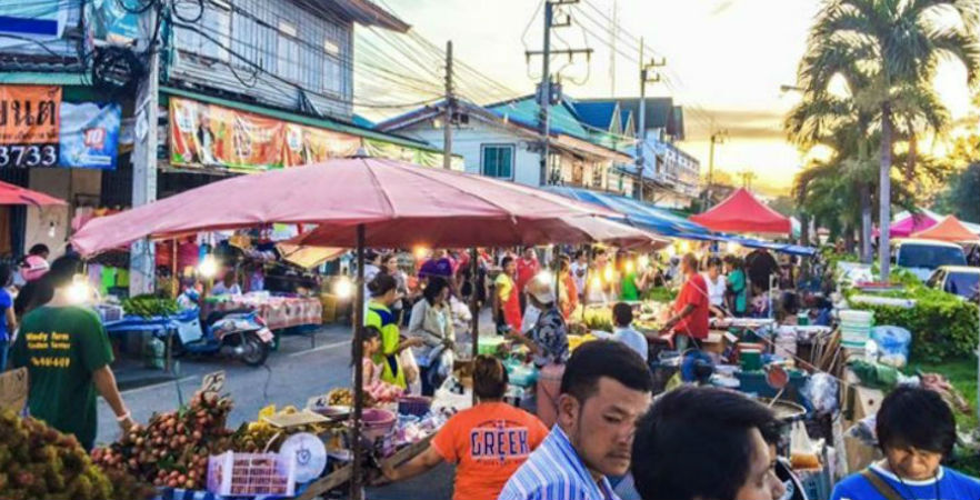 Night market in Cha Am